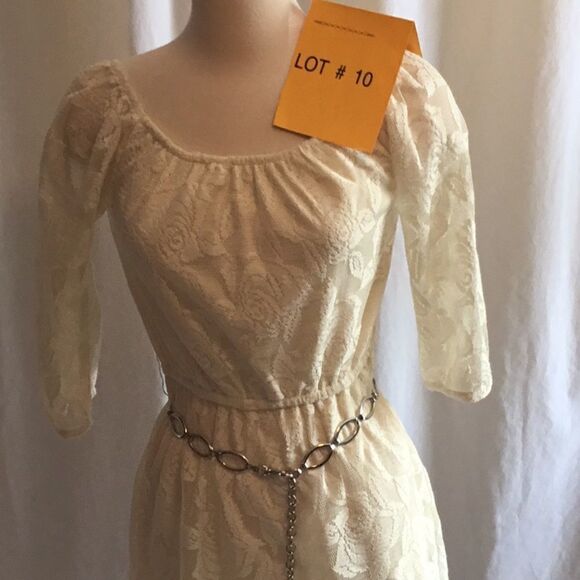 Cream colored dress with lace overlay in size s - Picture 3 of 8